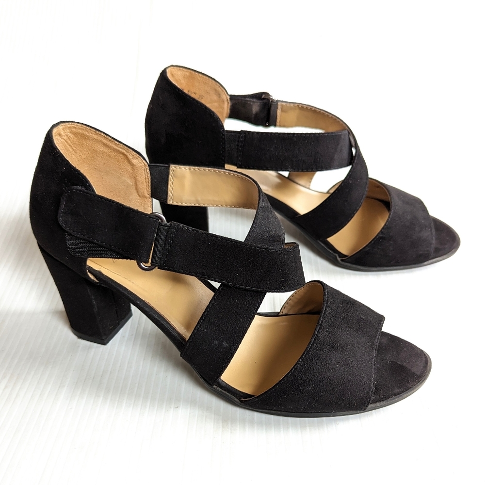 NATURALIZER Lindy criss-cross strappy block heel black sandals Size 10